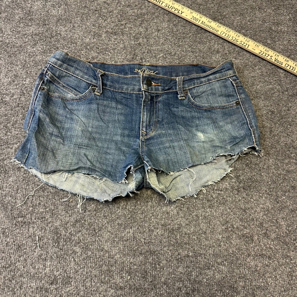 Old Navy Denim Shorts Womens Size 6 Short Blue The Diva Low Rise Raw Hem Cut Off